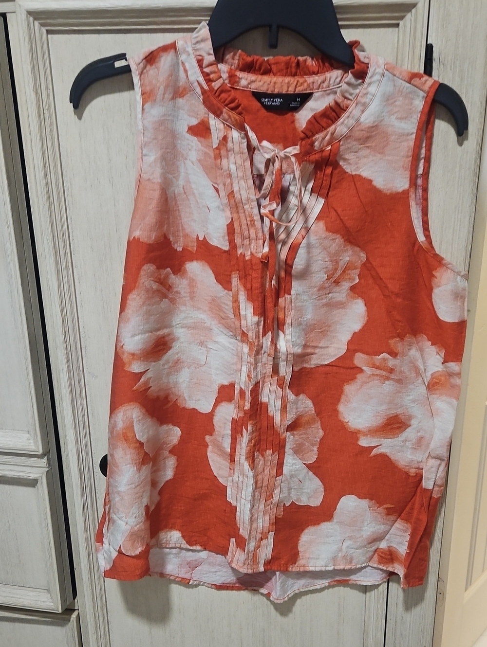 Simply Vera Vera Wang Orange and White Floral Sleeveless Tie-Neck Top